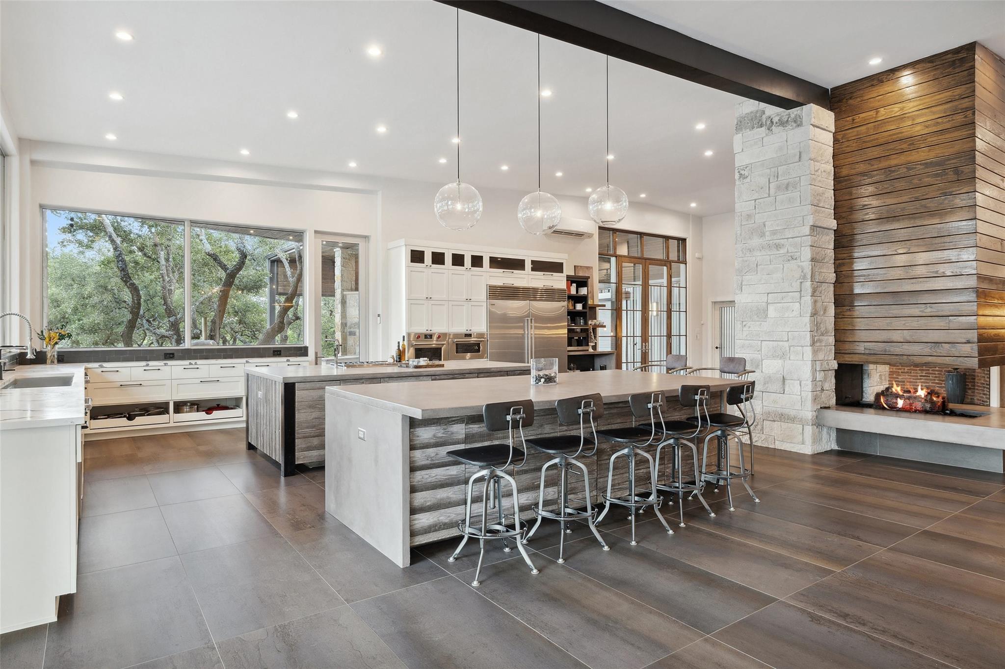 2412 Bee Creek Road Spicewood TX 78669