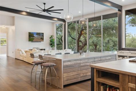 2412 Bee Creek Road Spicewood TX 78669