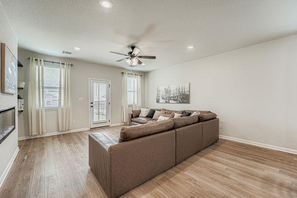 148 Gullivers Drive Elgin TX 78621