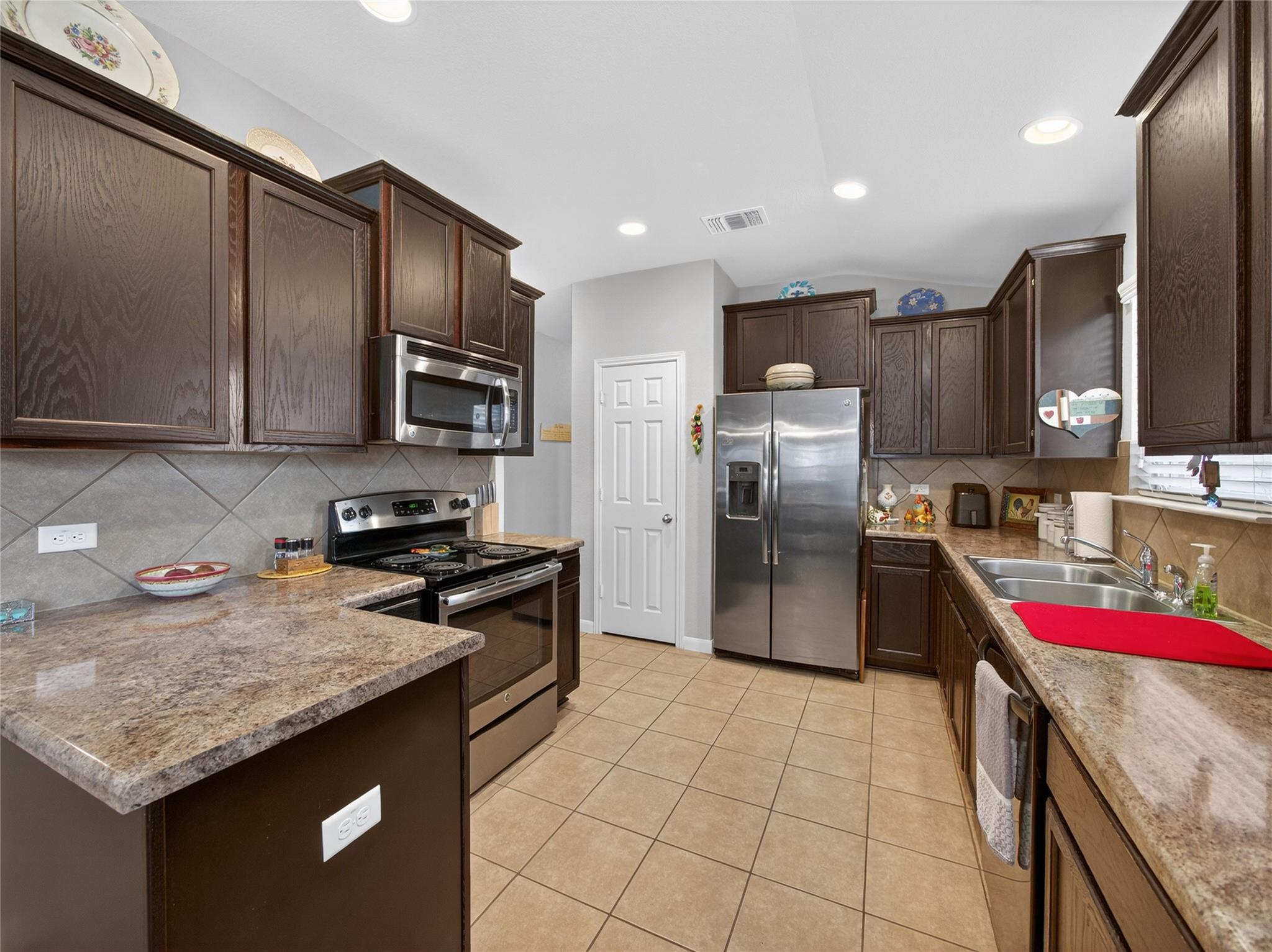 614 Lantana Avenue Lockhart TX 78644