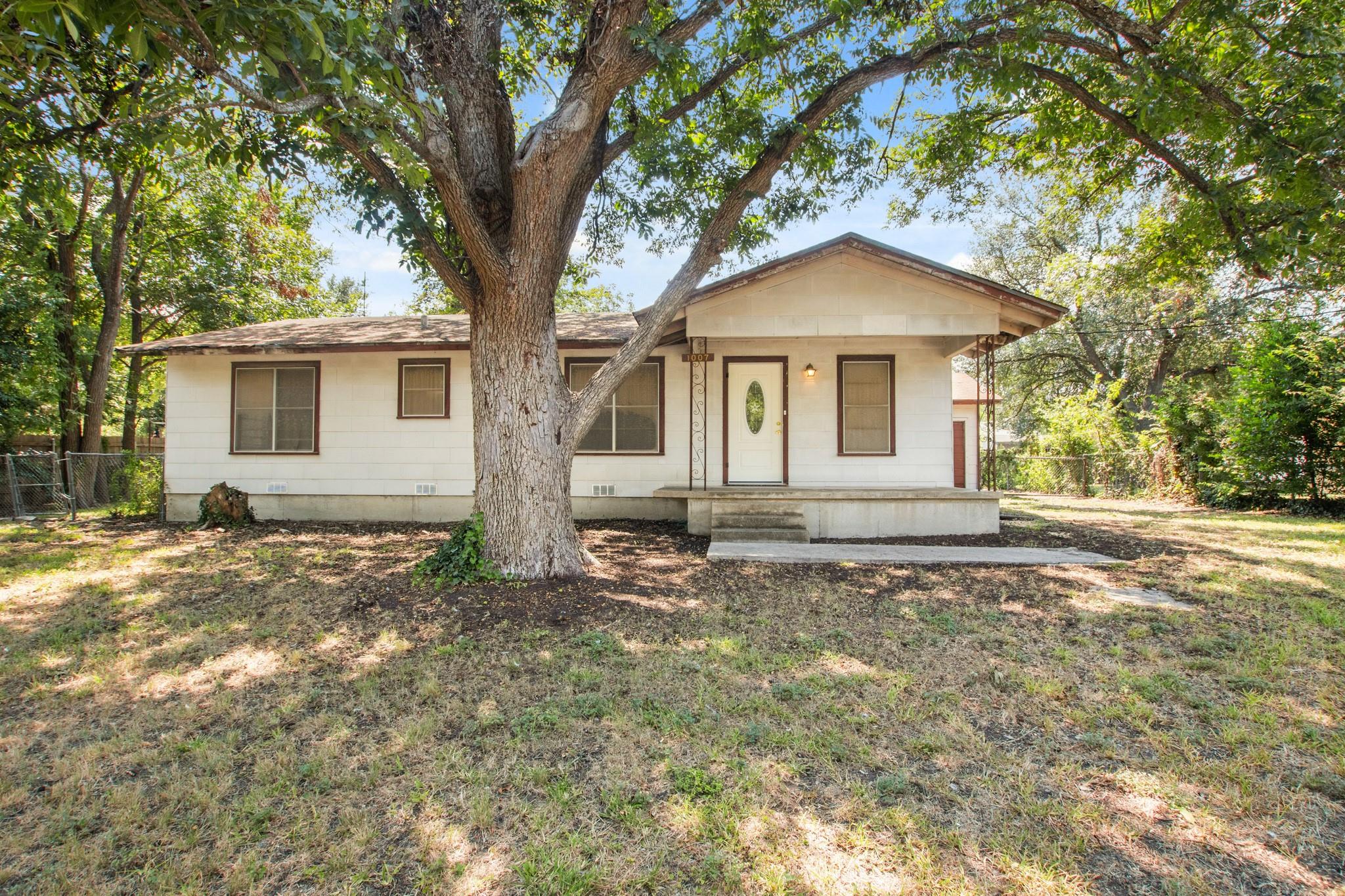 1007 Kimbro Street Taylor TX 76574