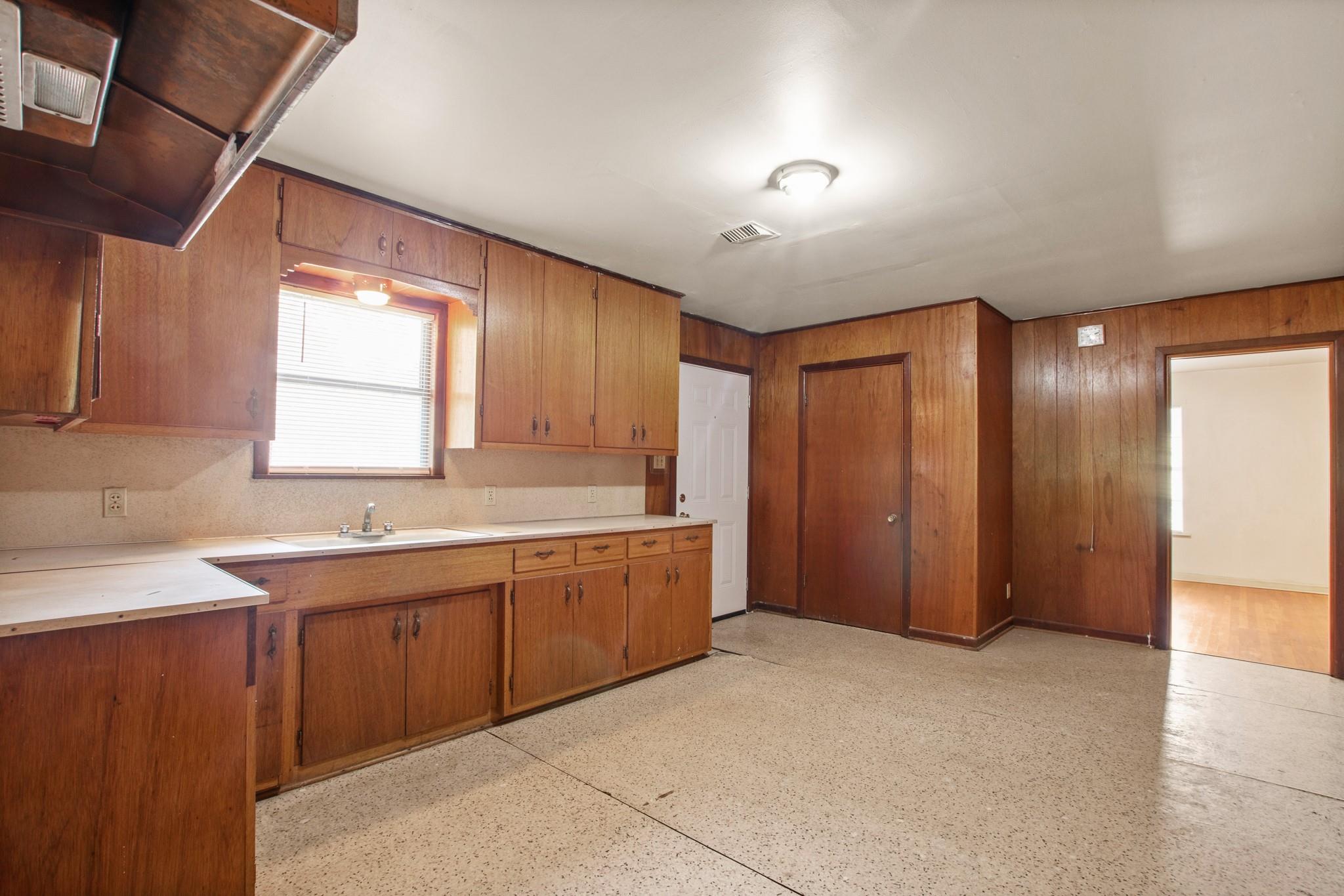 1007 Kimbro Street Taylor TX 76574
