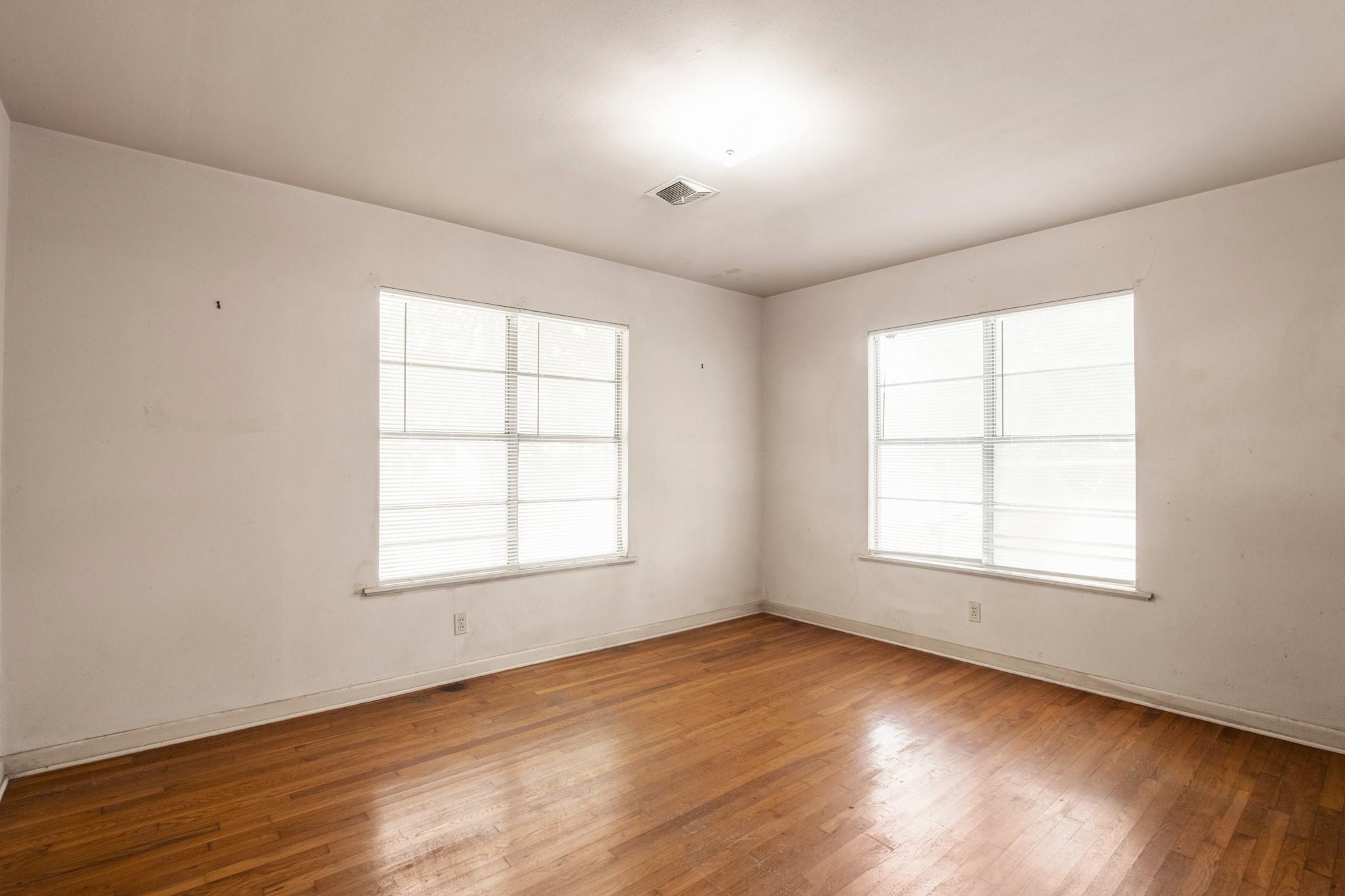 1007 Kimbro Street Taylor TX 76574