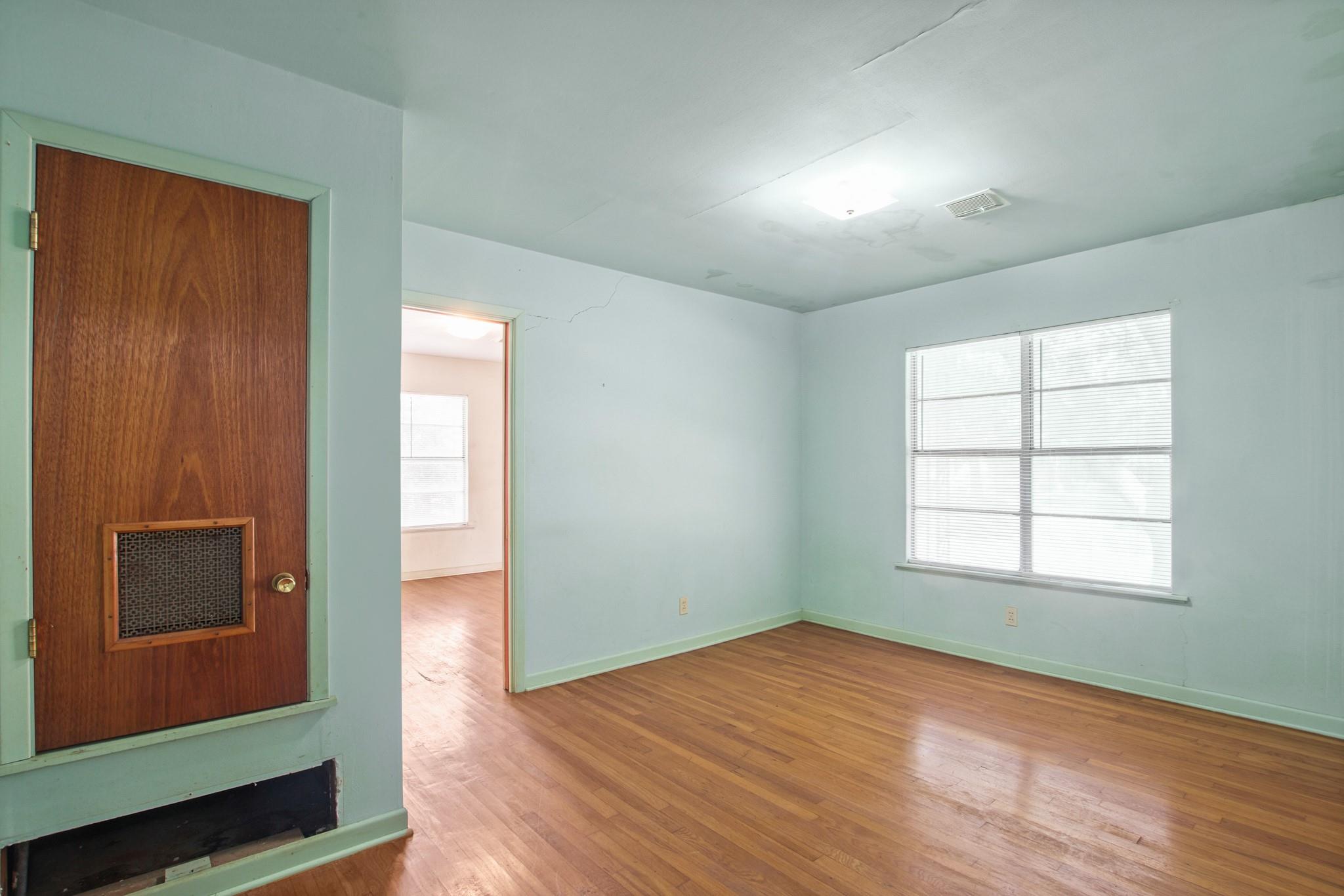1007 Kimbro Street Taylor TX 76574