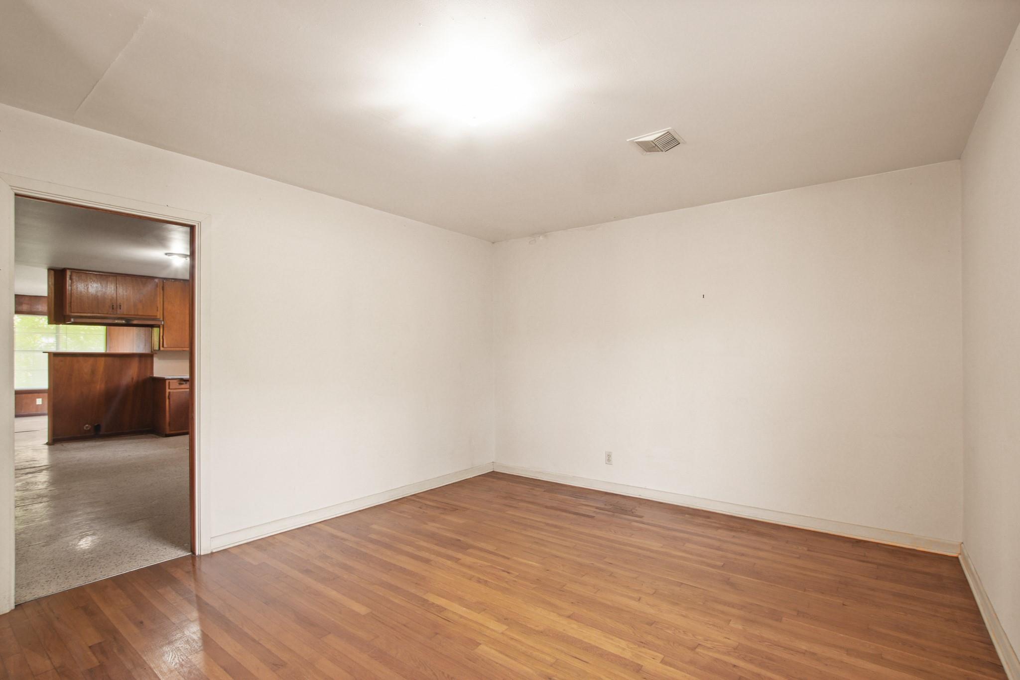 1007 Kimbro Street Taylor TX 76574