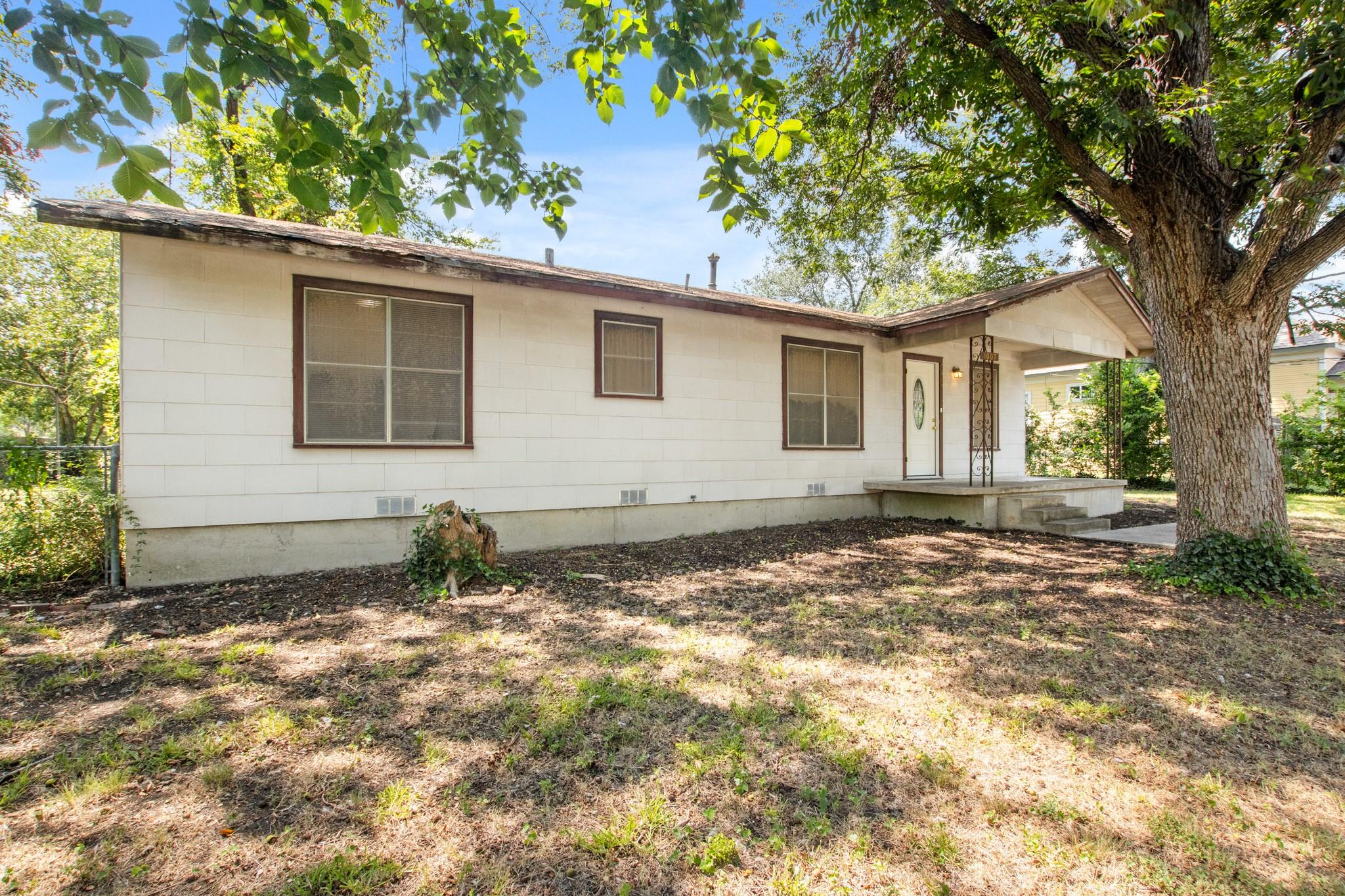 1007 Kimbro Street Taylor TX 76574
