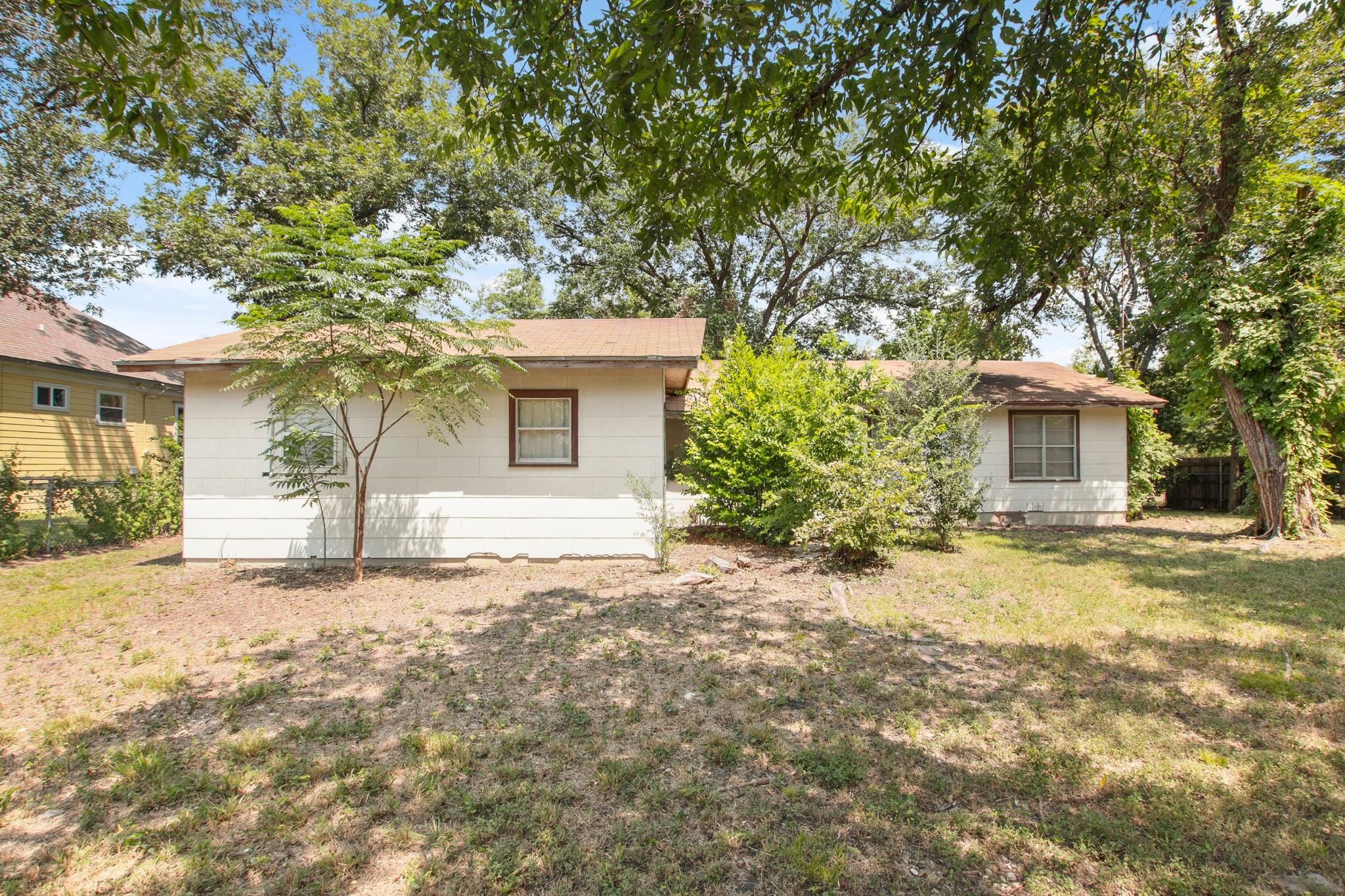 1007 Kimbro Street Taylor TX 76574
