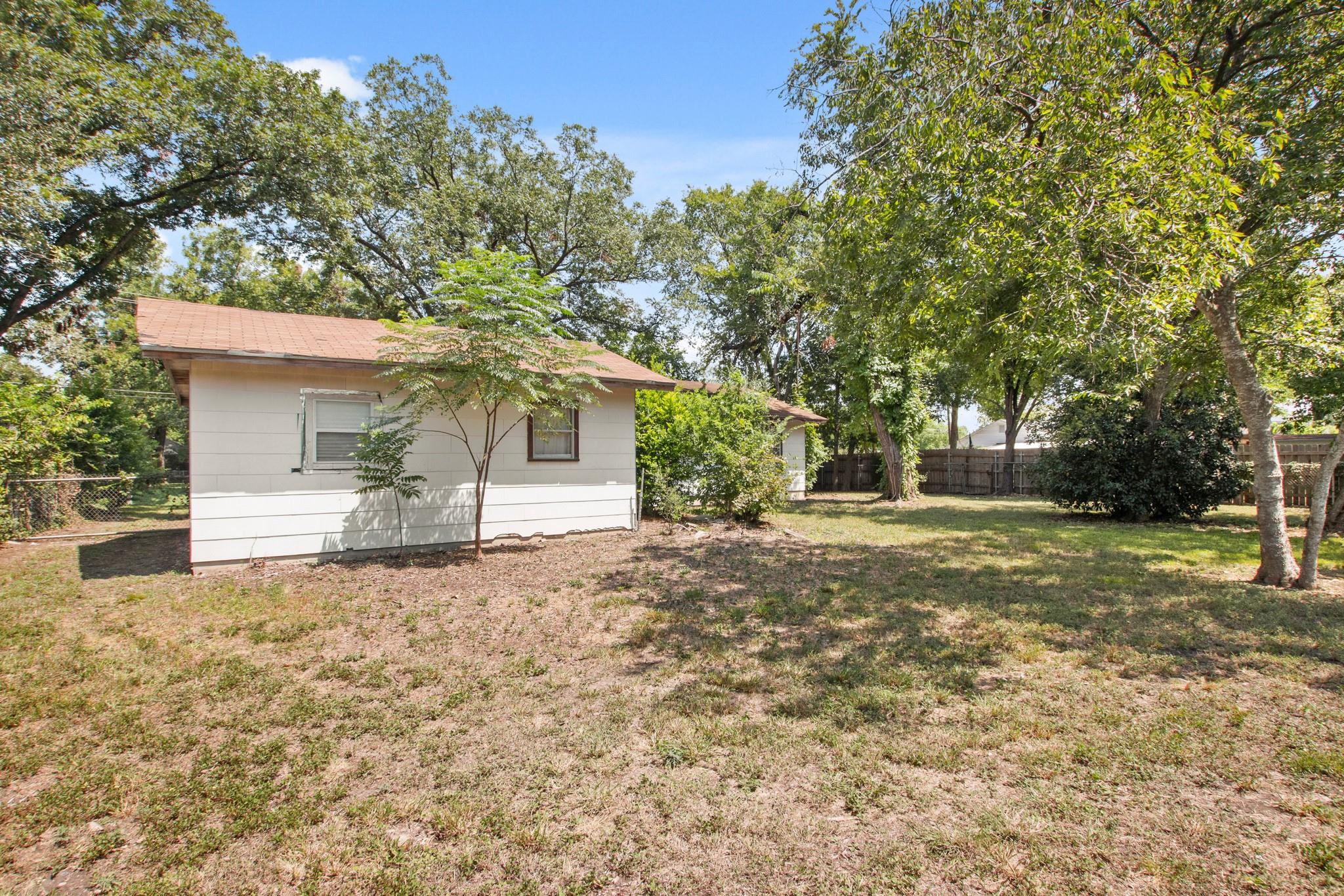 1007 Kimbro Street Taylor TX 76574