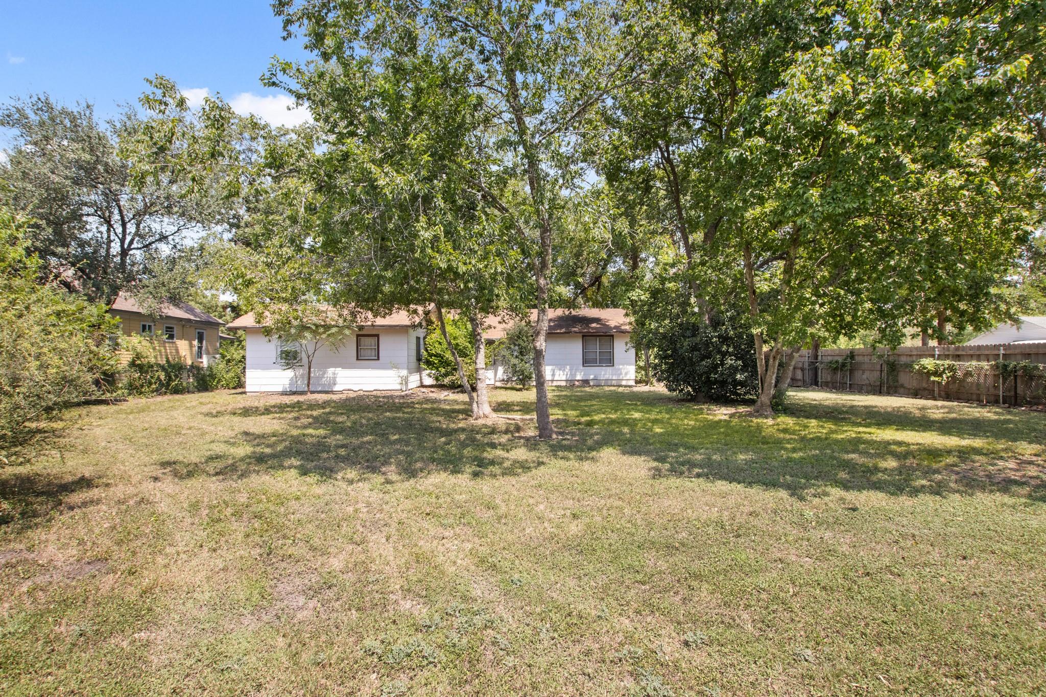 1007 Kimbro Street Taylor TX 76574