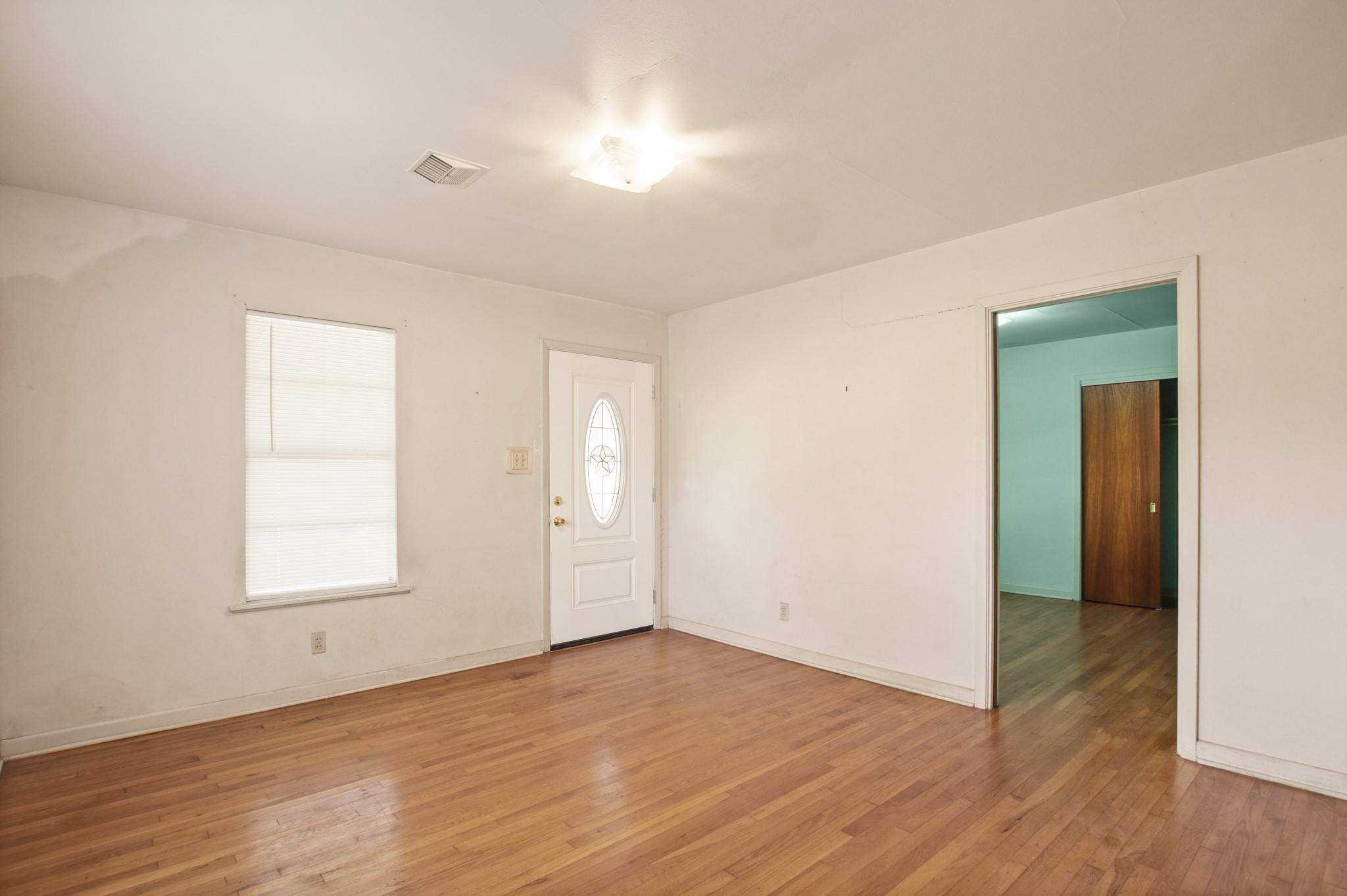 1007 Kimbro Street Taylor TX 76574