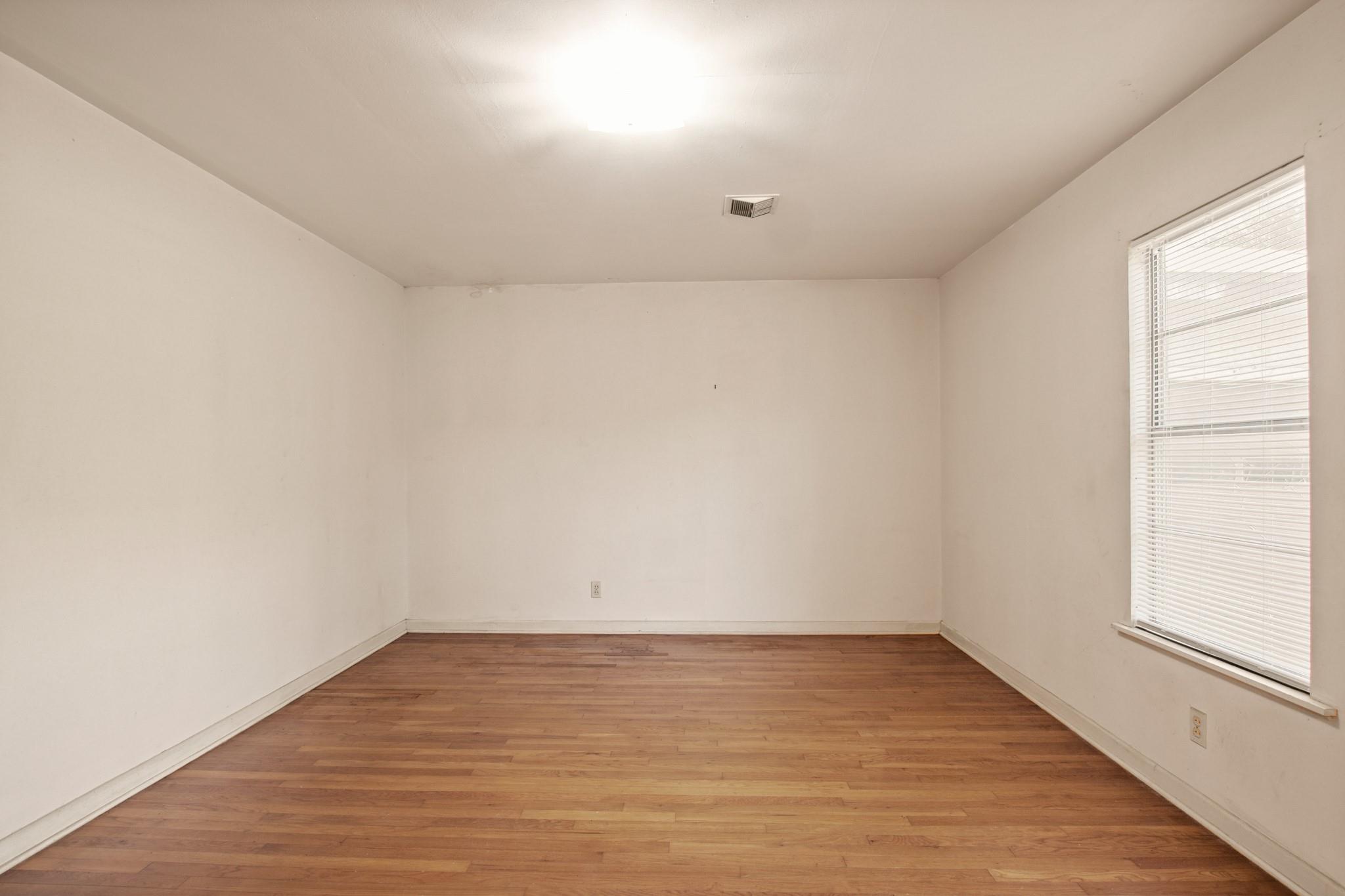 1007 Kimbro Street Taylor TX 76574