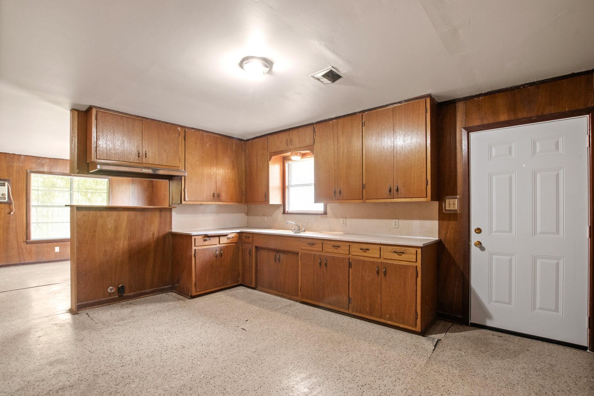 1007 Kimbro Street Taylor TX 76574
