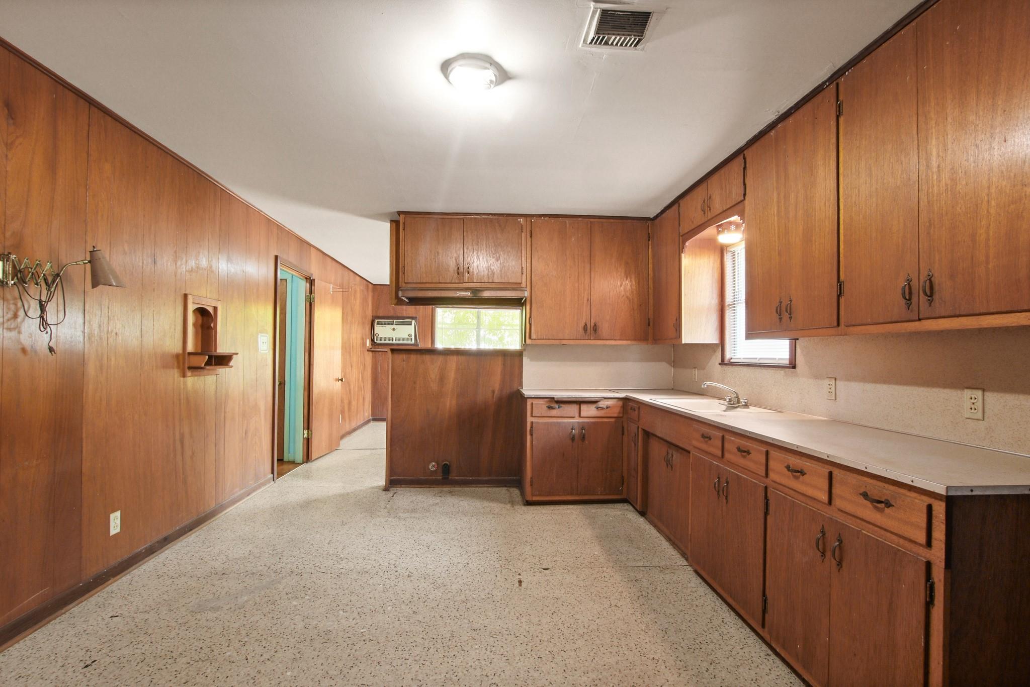 1007 Kimbro Street Taylor TX 76574