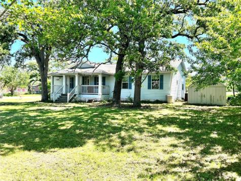 2105 W Gillis Avenue Cameron TX 76520