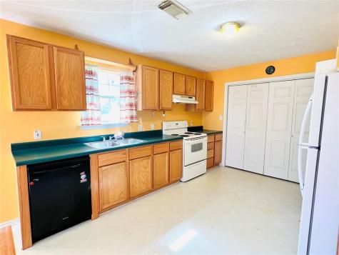 2105 W Gillis Avenue Cameron TX 76520