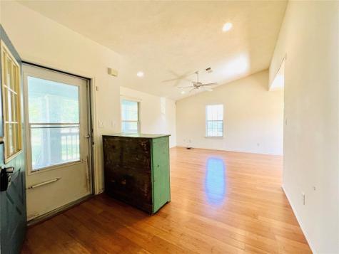 2105 W Gillis Avenue Cameron TX 76520