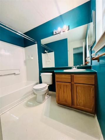 2105 W Gillis Avenue Cameron TX 76520