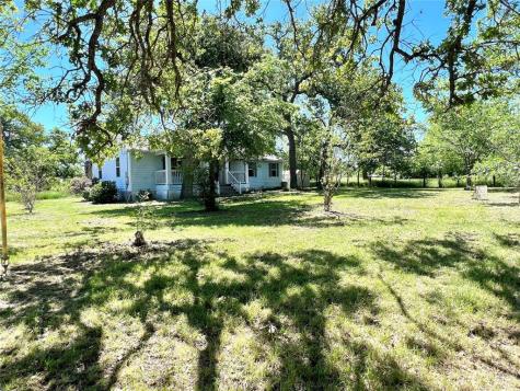 2105 W Gillis Avenue Cameron TX 76520