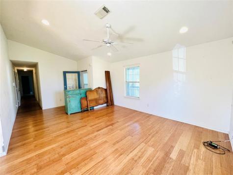 2105 W Gillis Avenue Cameron TX 76520