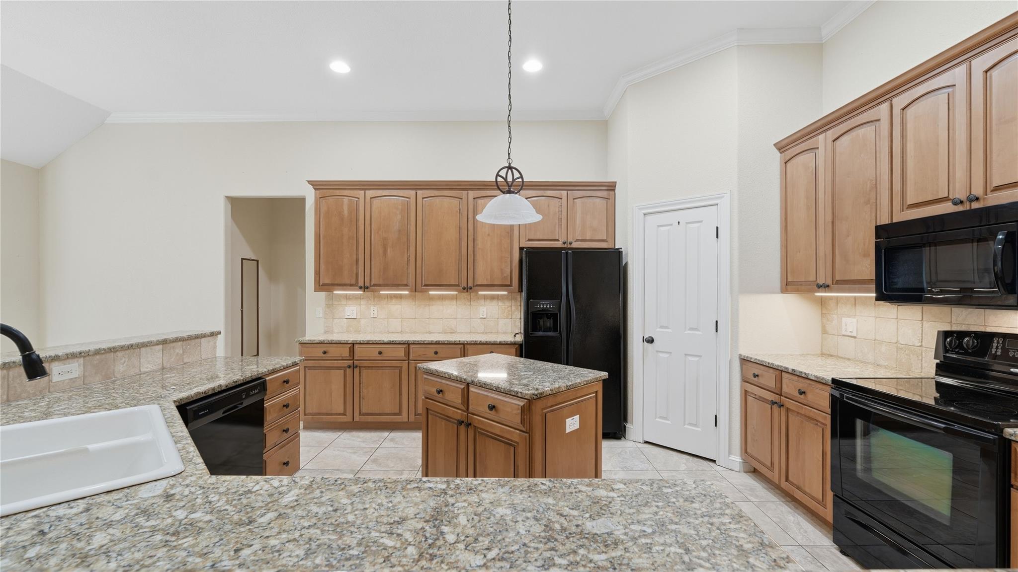 905 Mountain Drive San Marcos TX 78666