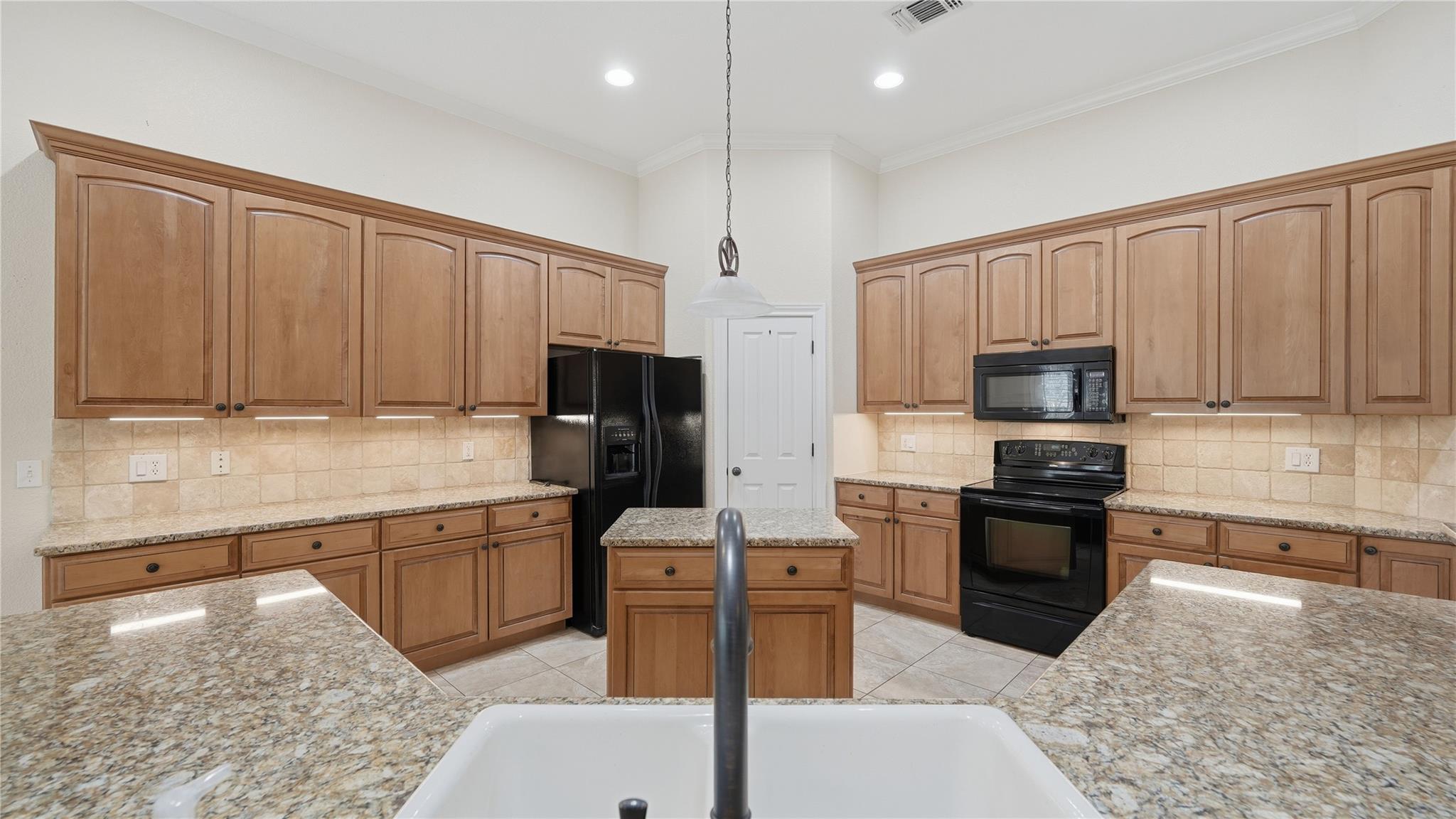 905 Mountain Drive San Marcos TX 78666