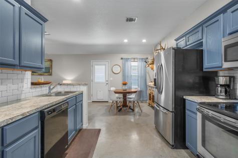 1202 E Avenue F Lampasas TX 76550