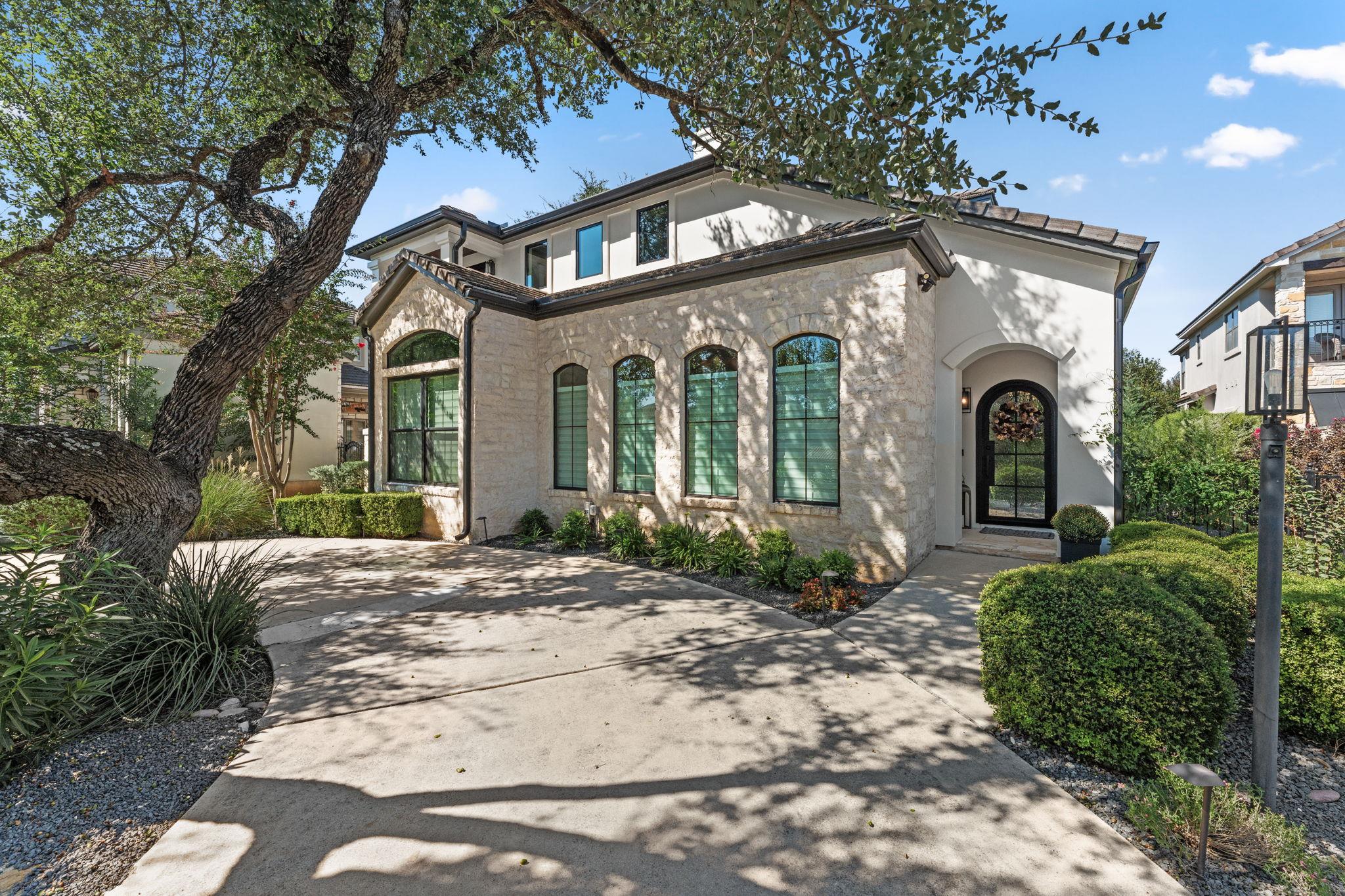 8 Hightrail Way The Hills TX 78738
