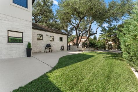 8 Hightrail Way The Hills TX 78738