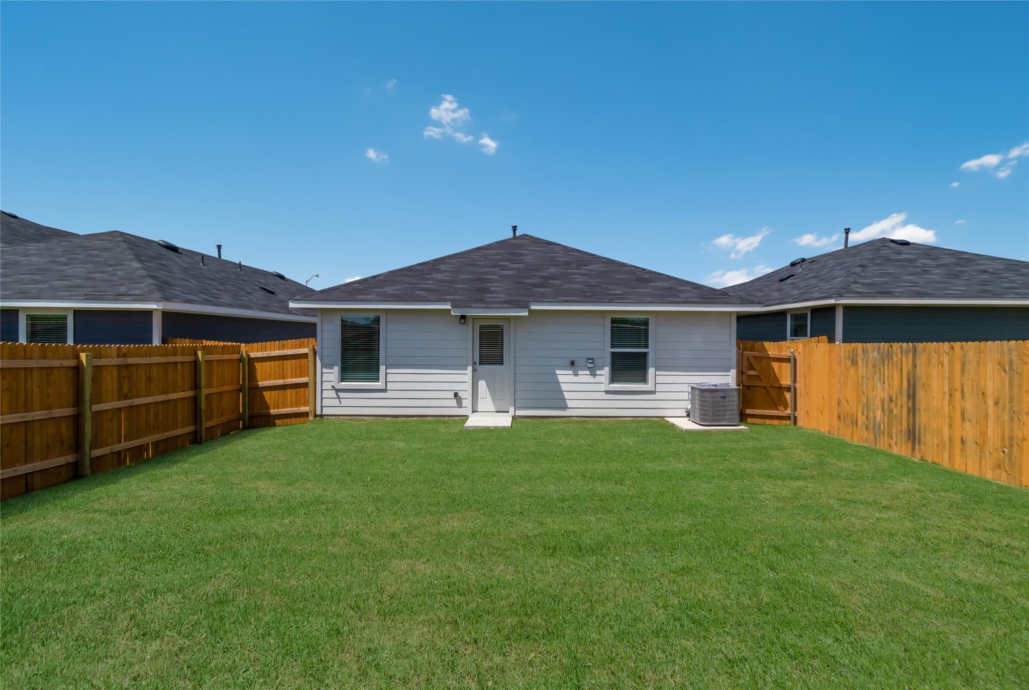 433 Sandringham Loop Uhland TX 78640