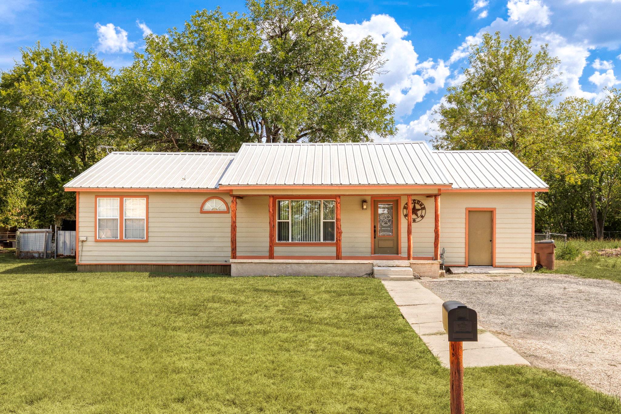 924 W Live Oak Street Lockhart TX 78644