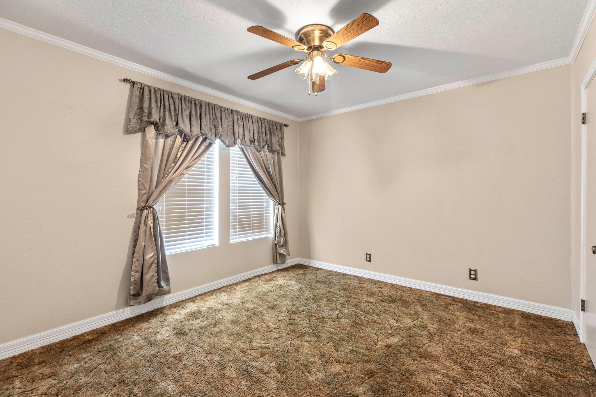 924 W Live Oak Street Lockhart TX 78644