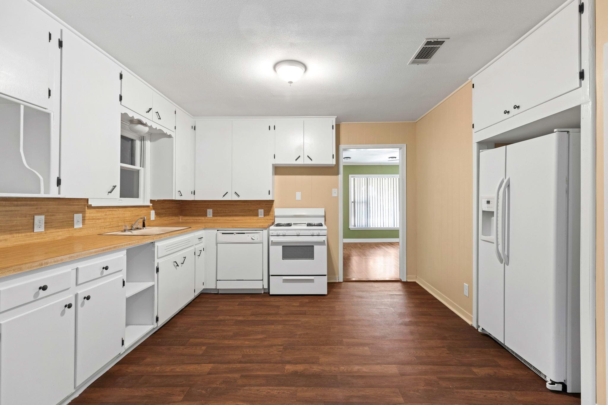 924 W Live Oak Street Lockhart TX 78644
