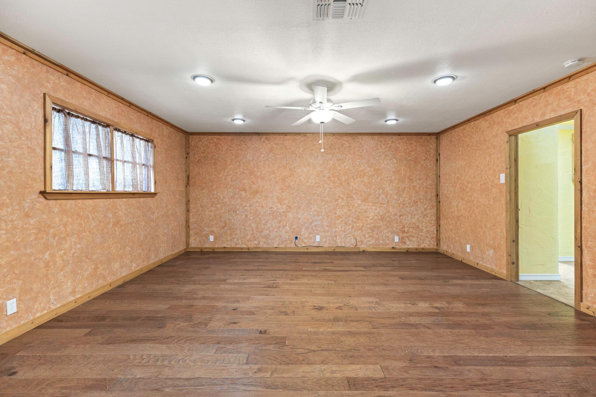 924 W Live Oak Street Lockhart TX 78644