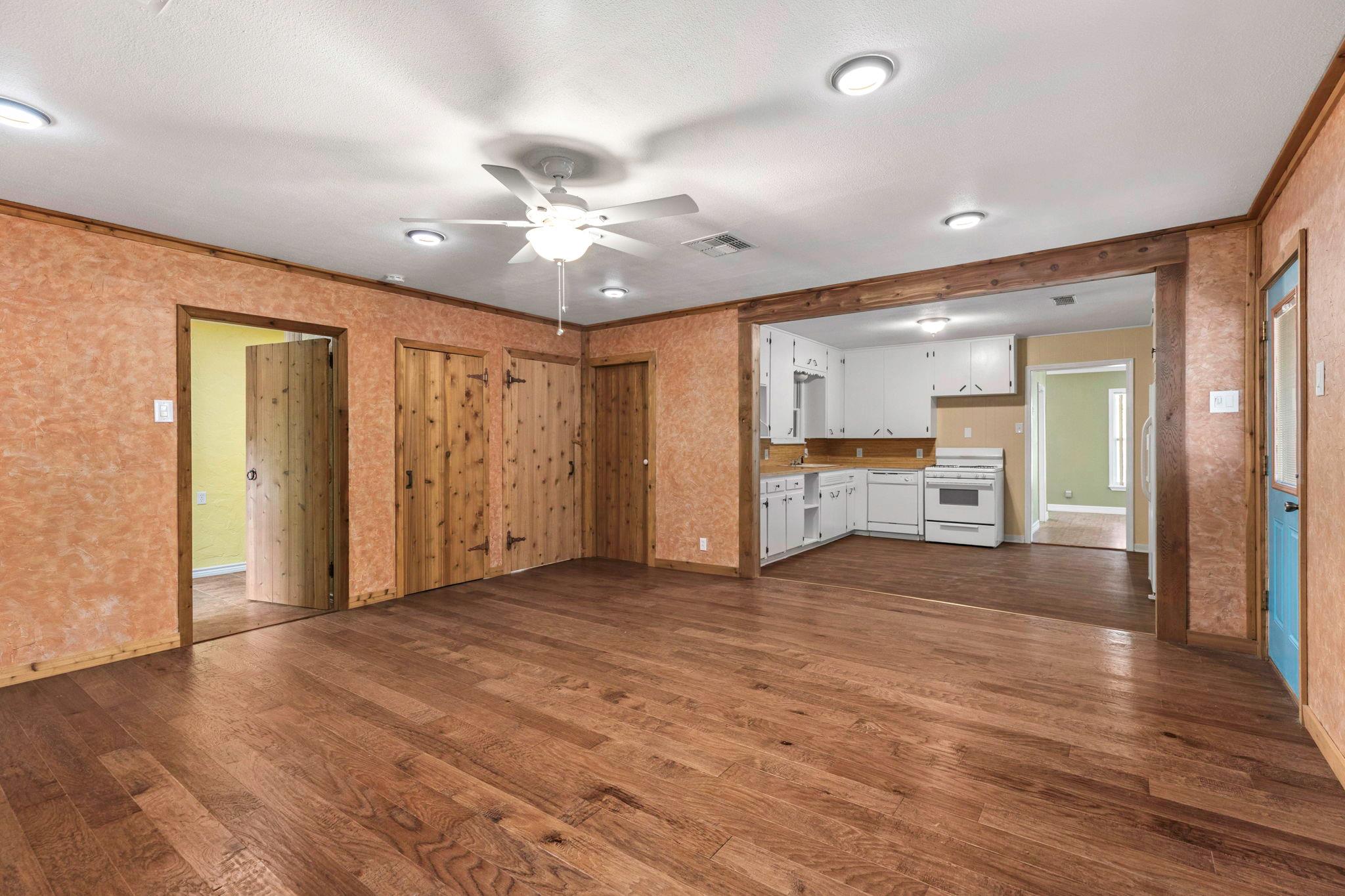 924 W Live Oak Street Lockhart TX 78644