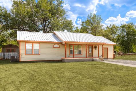 924 W Live Oak Street Lockhart TX 78644