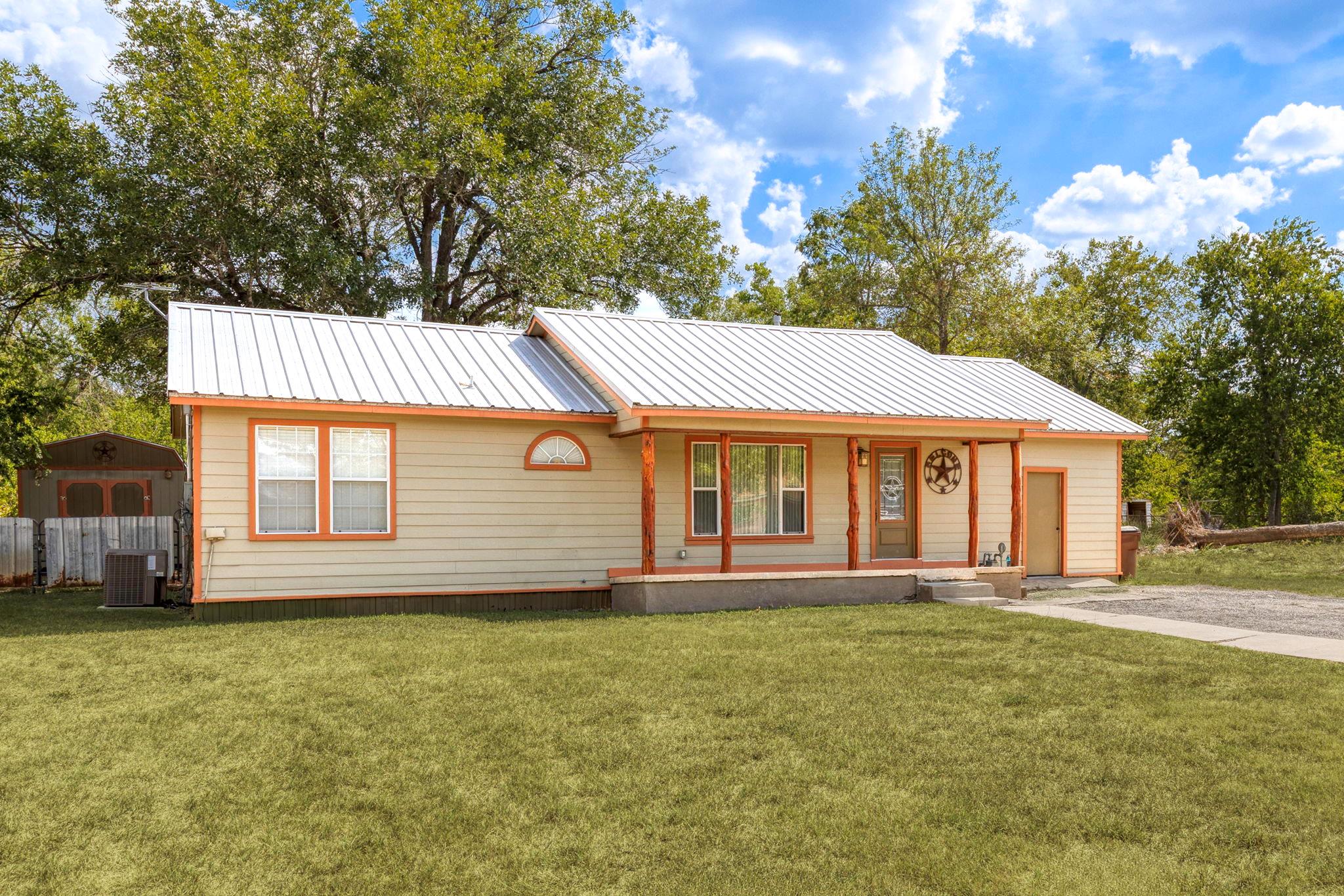 924 W Live Oak Street Lockhart TX 78644
