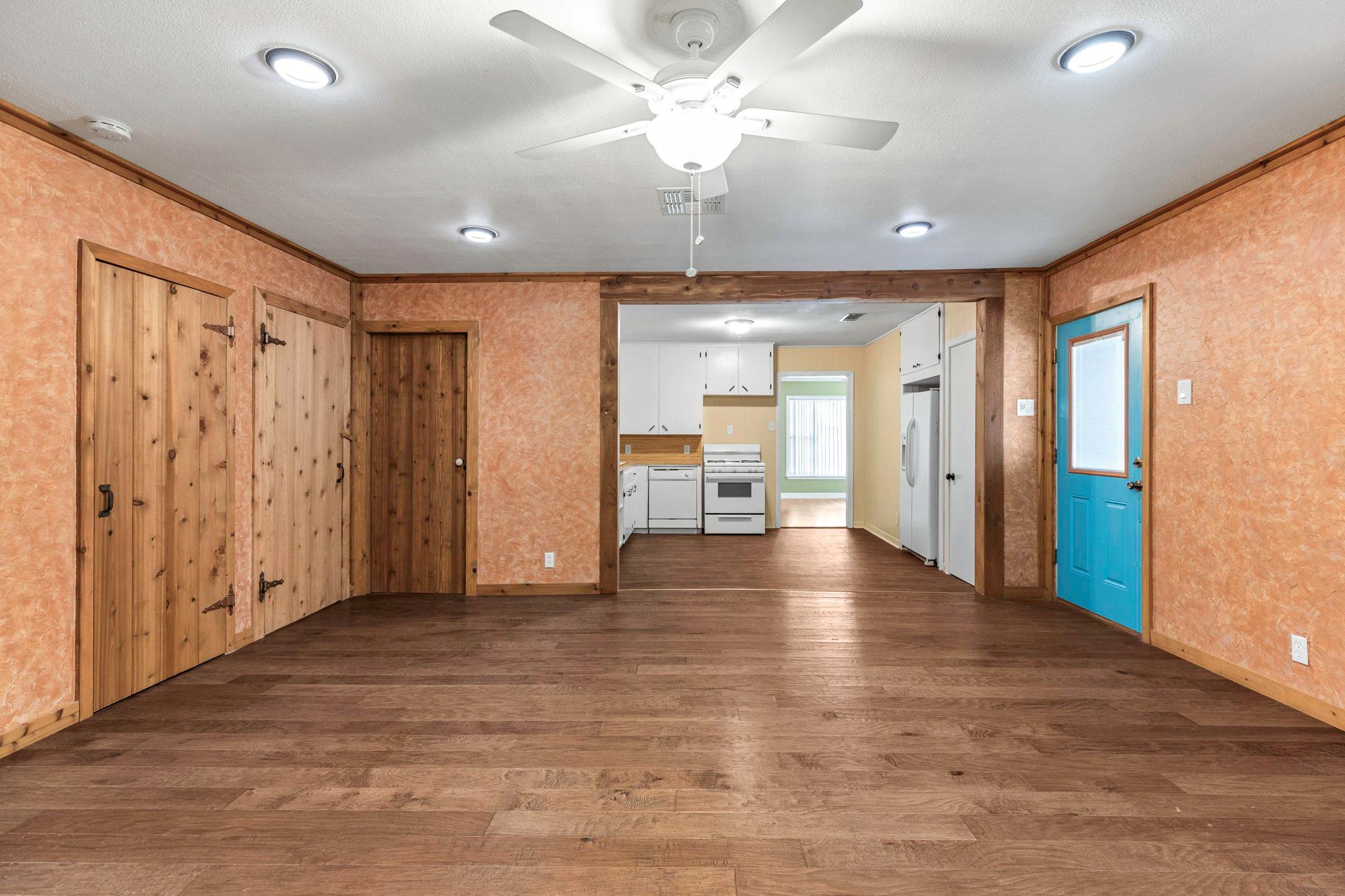 924 W Live Oak Street Lockhart TX 78644