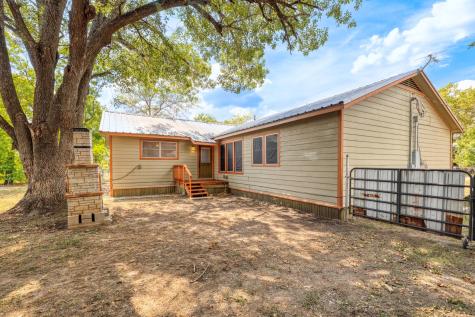 924 W Live Oak Street Lockhart TX 78644