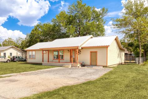924 W Live Oak Street Lockhart TX 78644