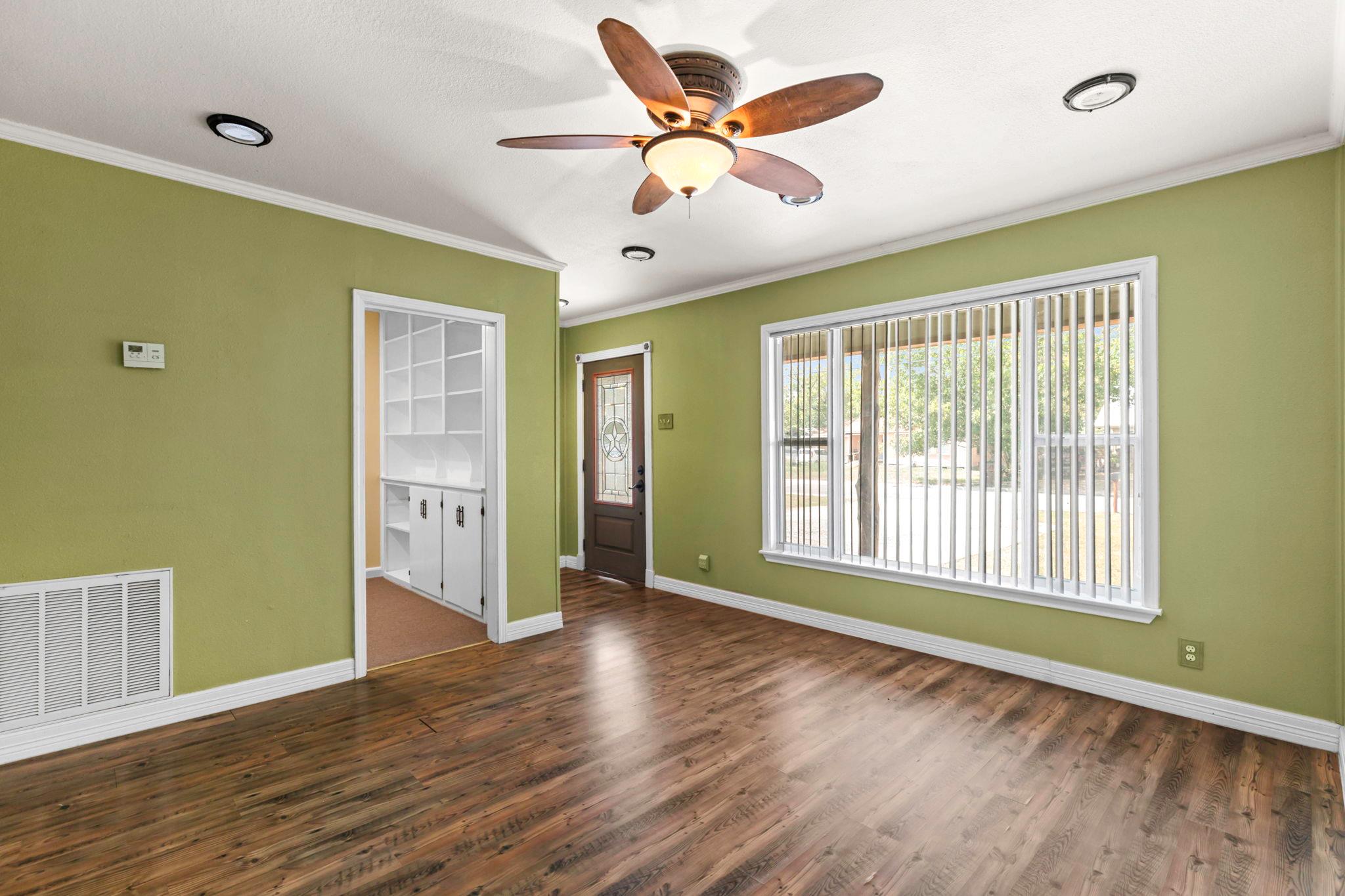 924 W Live Oak Street Lockhart TX 78644