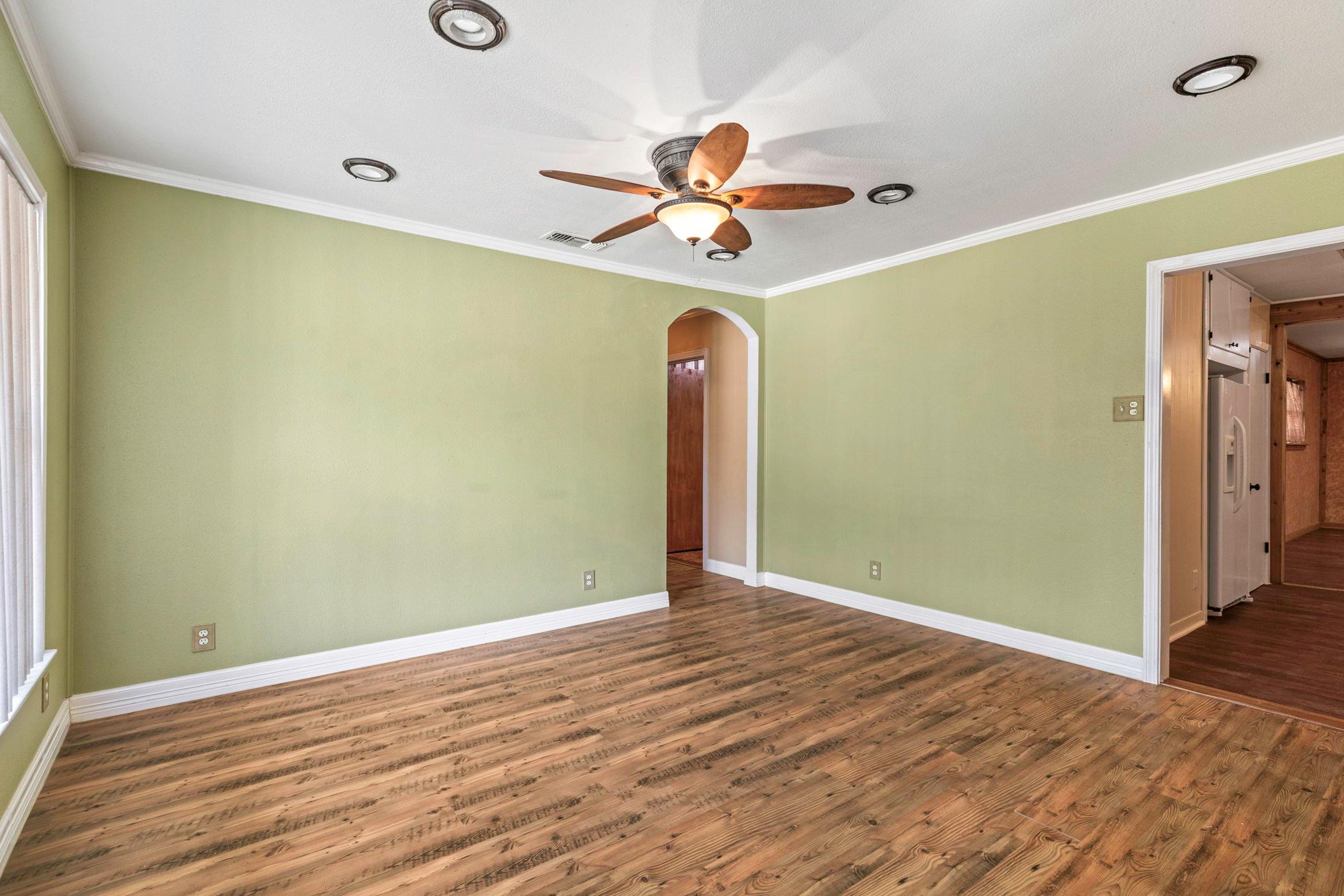 924 W Live Oak Street Lockhart TX 78644