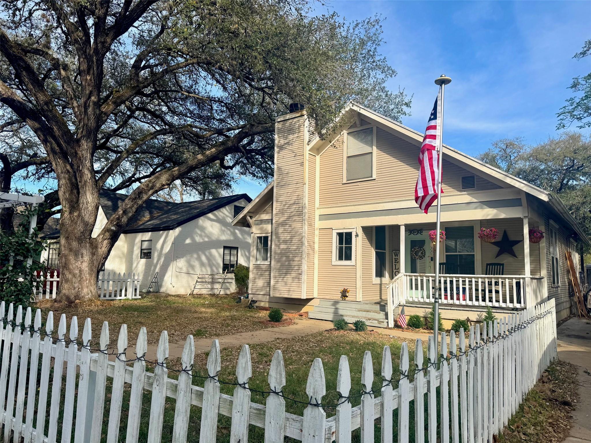802 Hudgins Street Smithville TX 78957
