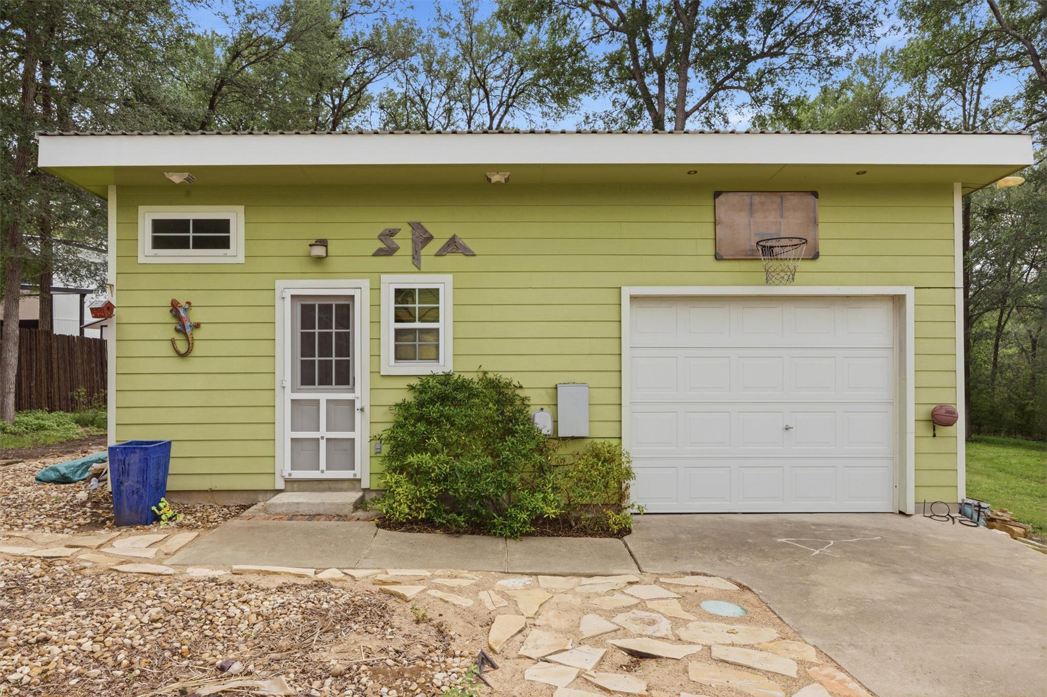 364 Old 71 Cedar Creek TX 78612