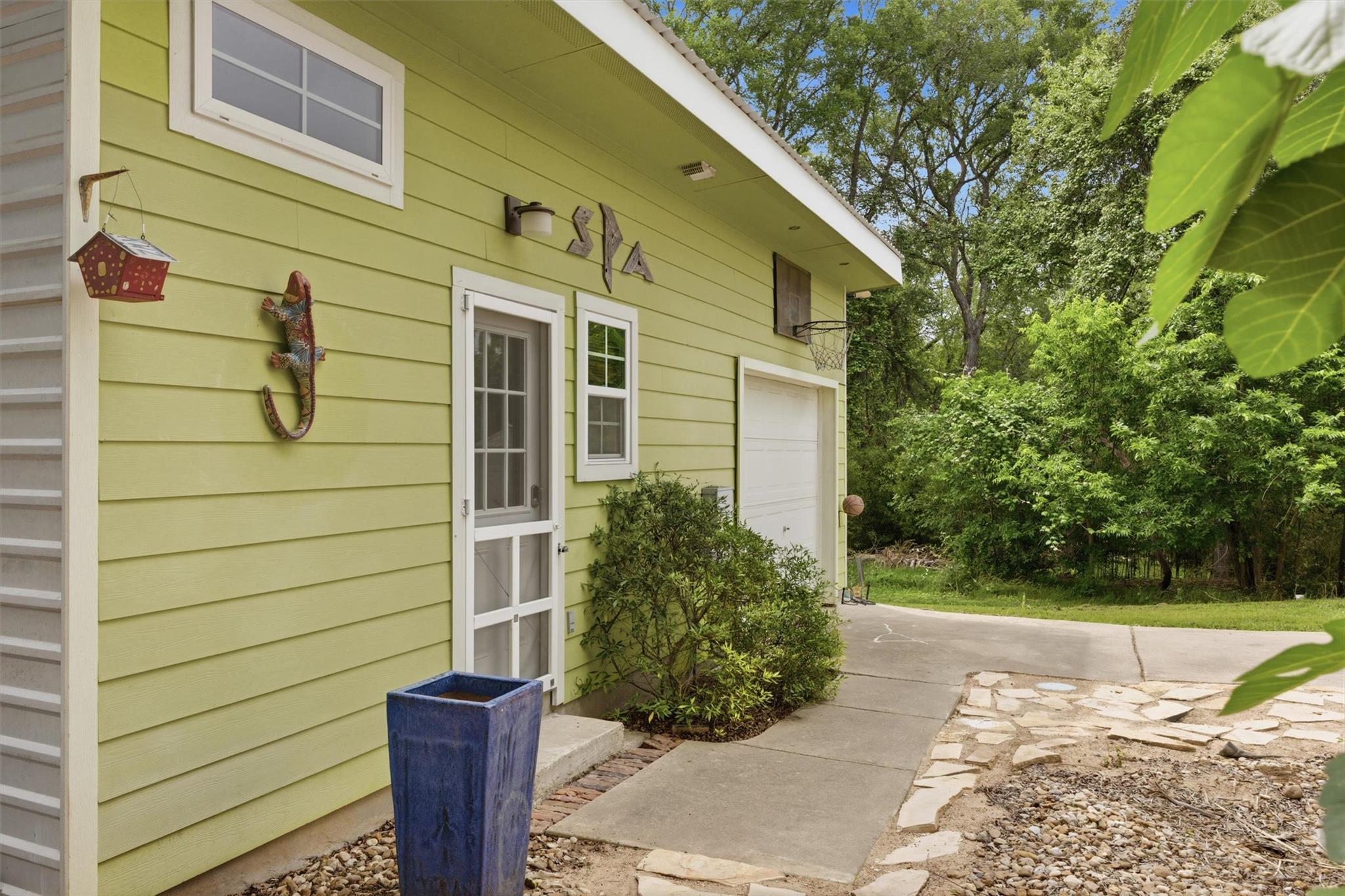 364 Old 71 Cedar Creek TX 78612