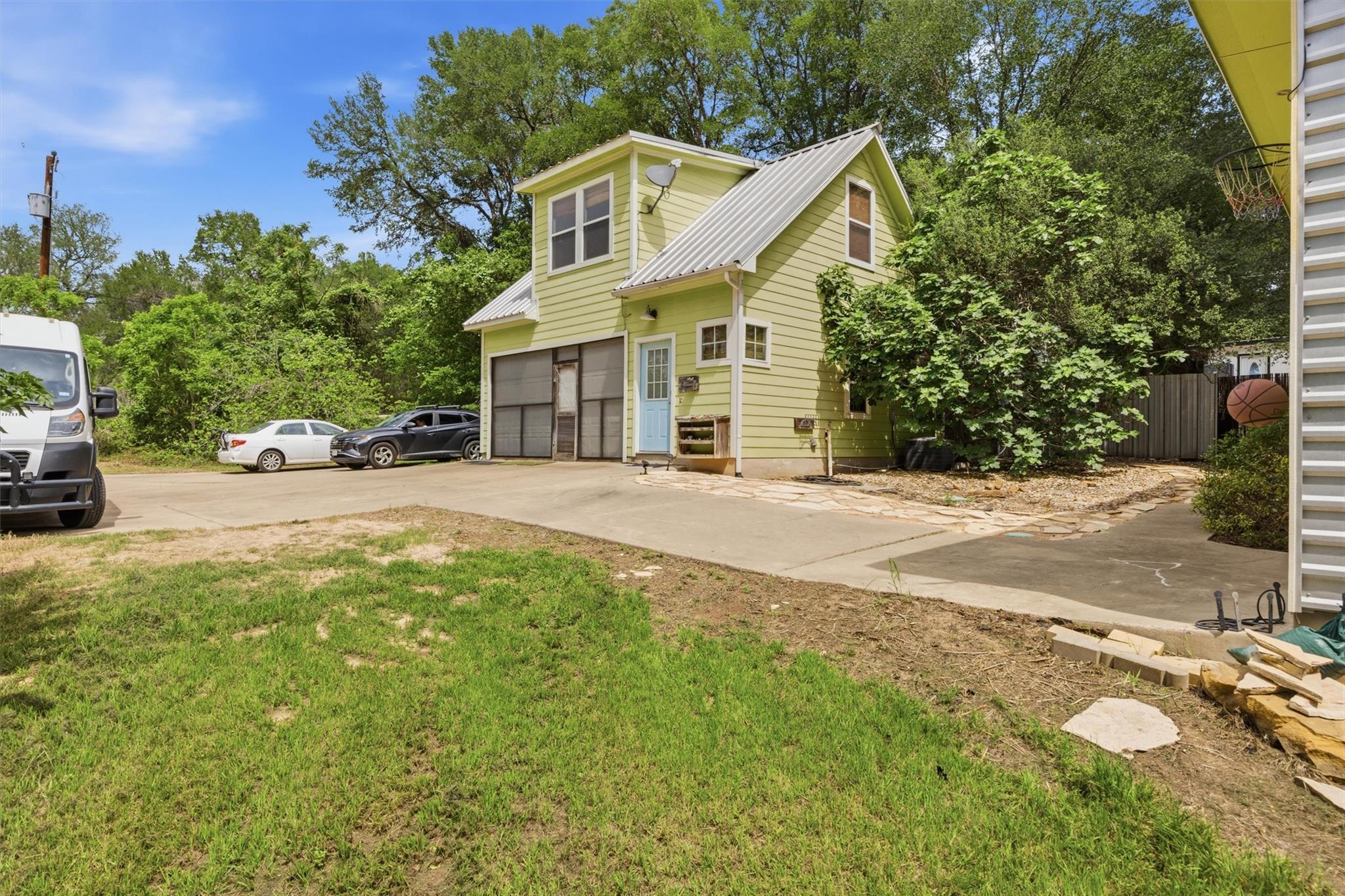 364 Old 71 Cedar Creek TX 78612