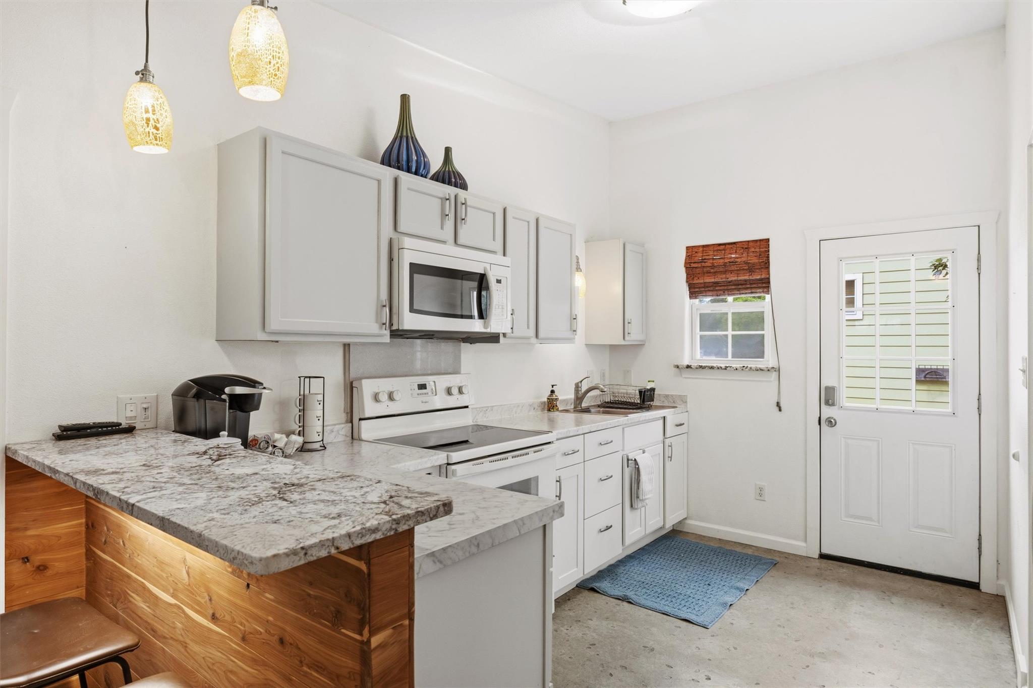 364 Old 71 Cedar Creek TX 78612