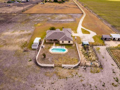 15620 Harry Lind Road Elgin TX 78621