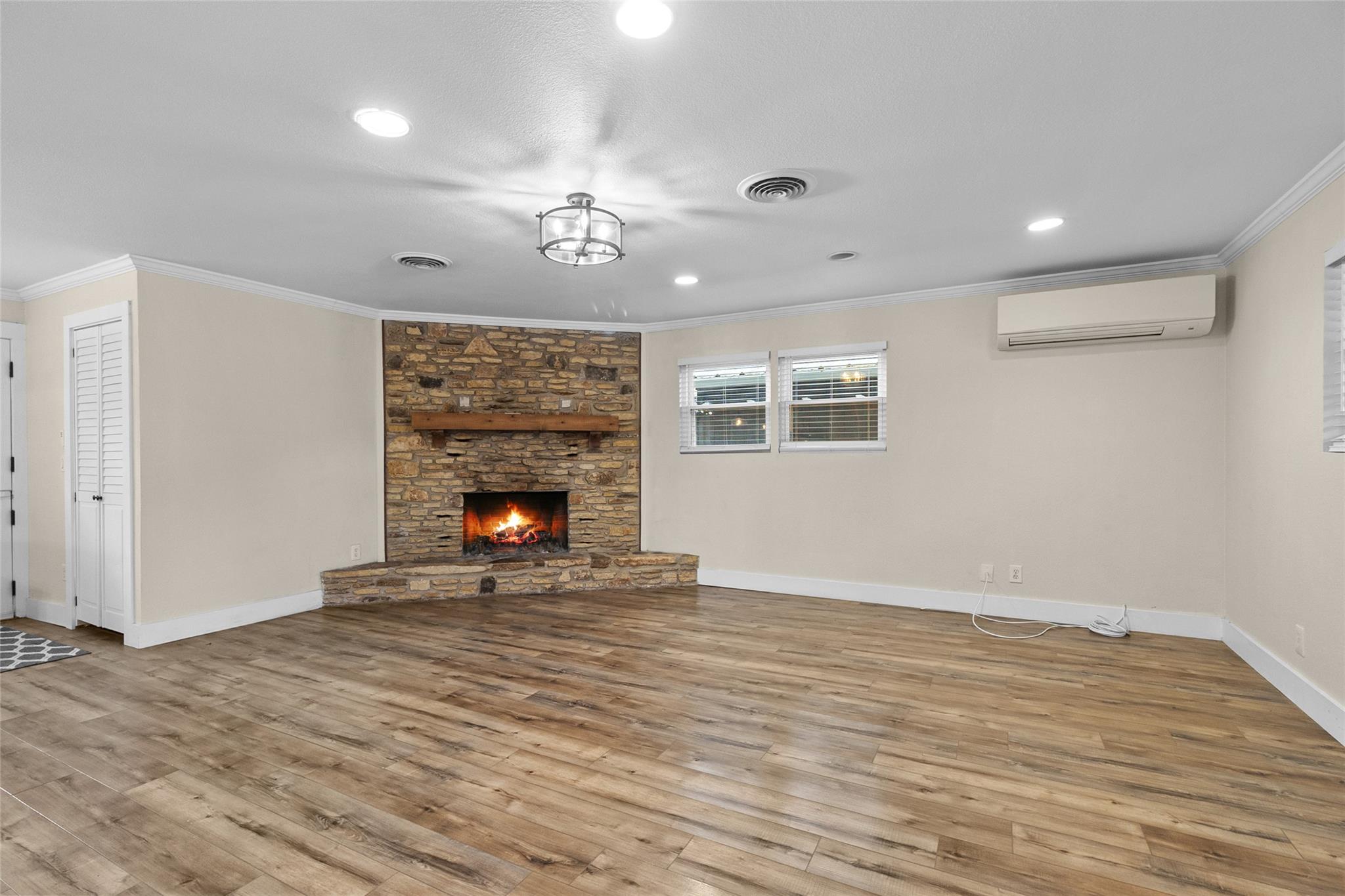156 W Castleshoals Drive Granite Shoals TX 78654