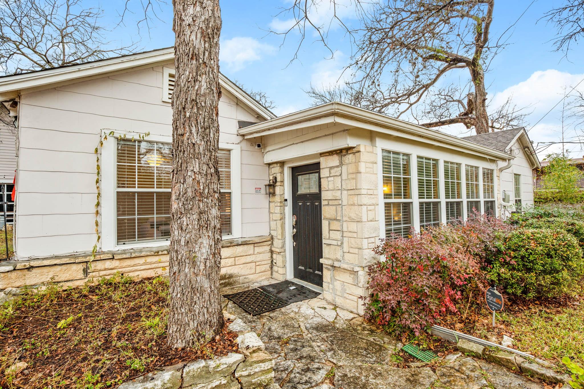 1406 Summit Street Austin TX 78741