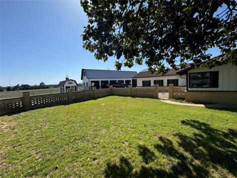 2520 Highway 304 Smithville TX 78957